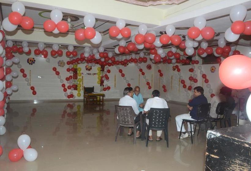 Aditya Hotel Orchha 10