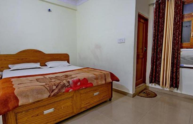 Aditya Hotel Orchha 11