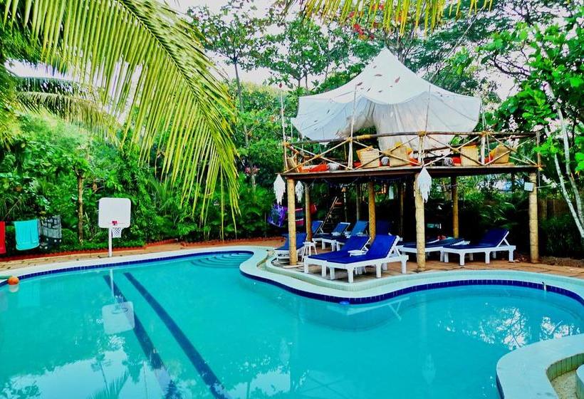 Resort Casa Tres Amigos Assagao Goa