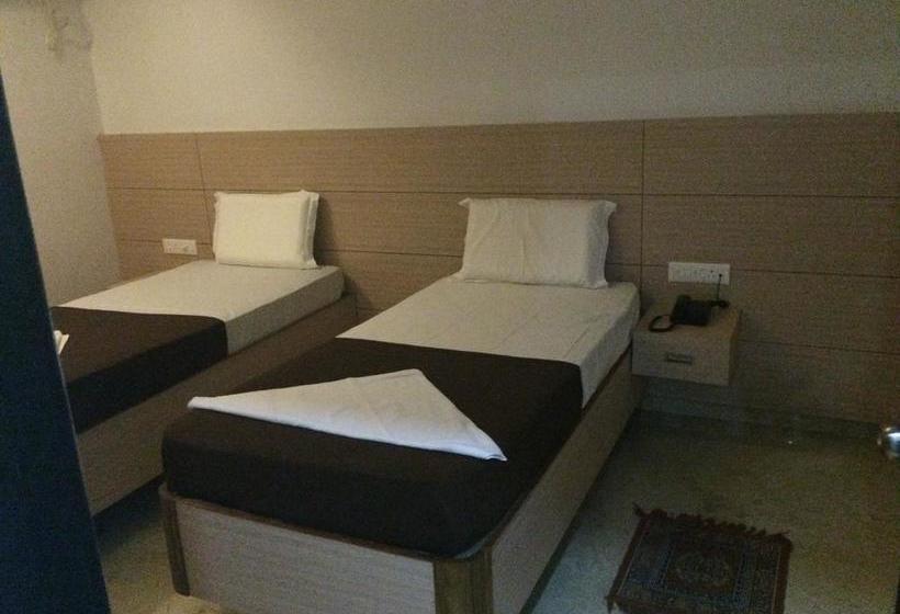 Hotel Sri Aditya Inn 8
