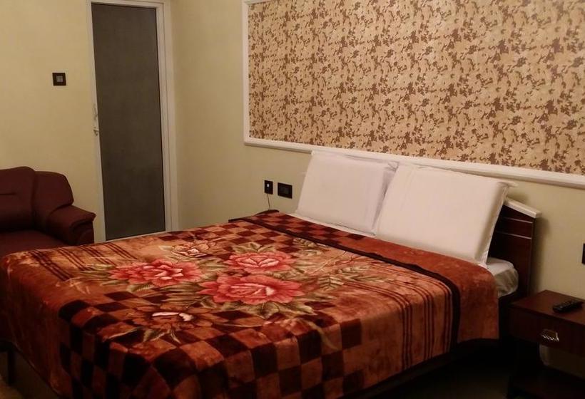 Hotel Holiday Peak 11