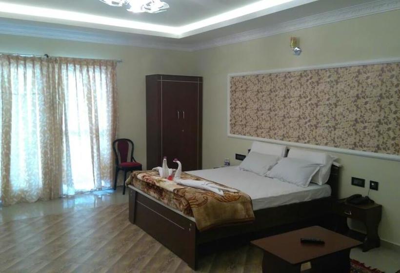 Hotel Holiday Peak 4