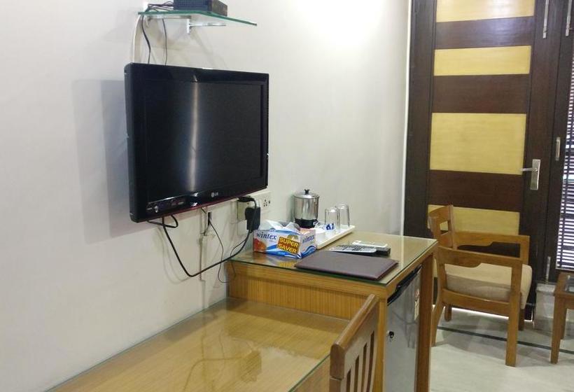 Bed and Breakfast Anand Villa 12