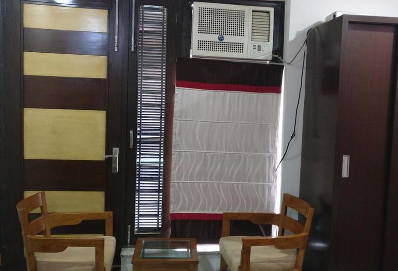 Bed and Breakfast Anand Villa 13