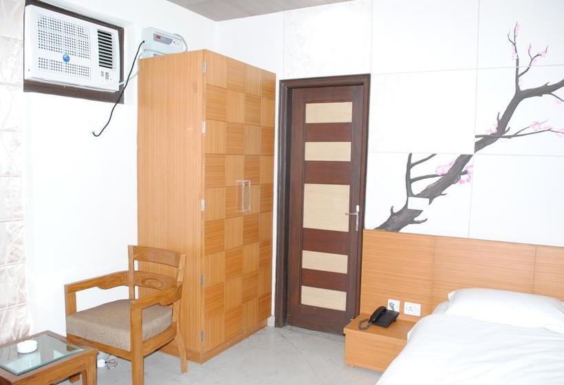 Bed and Breakfast Anand Villa 16