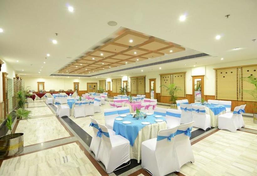 The Competent Palace Hotel & Resort 3