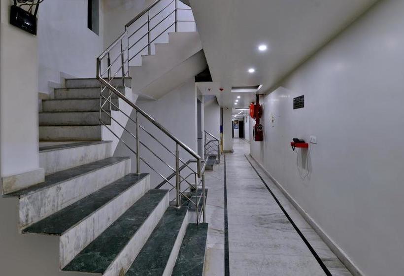 Hotel Noida International 10