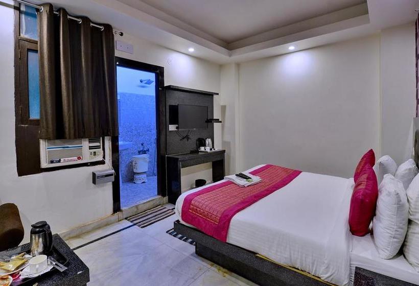 Hotel Noida International 11