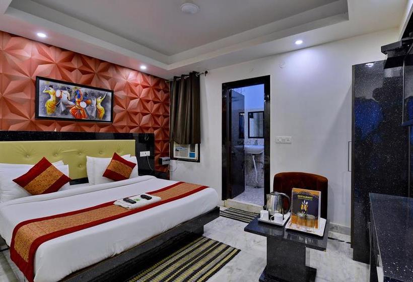 Hotel Noida International 13