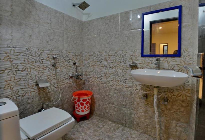 Hotel Noida International 18