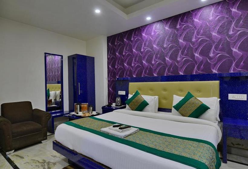 Hotel Noida International 6