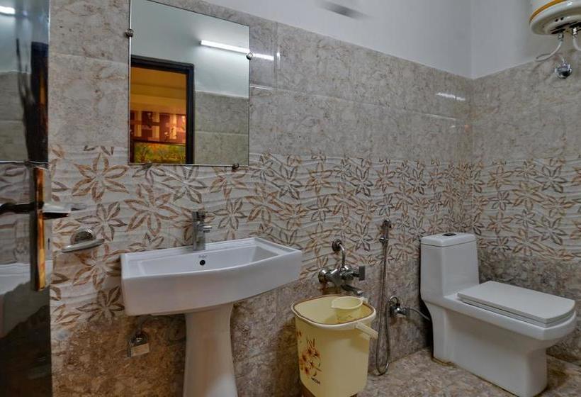 Hotel Noida International 9