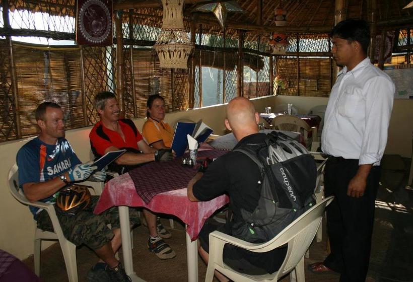 Hotel Uttarakhand Kausani 4