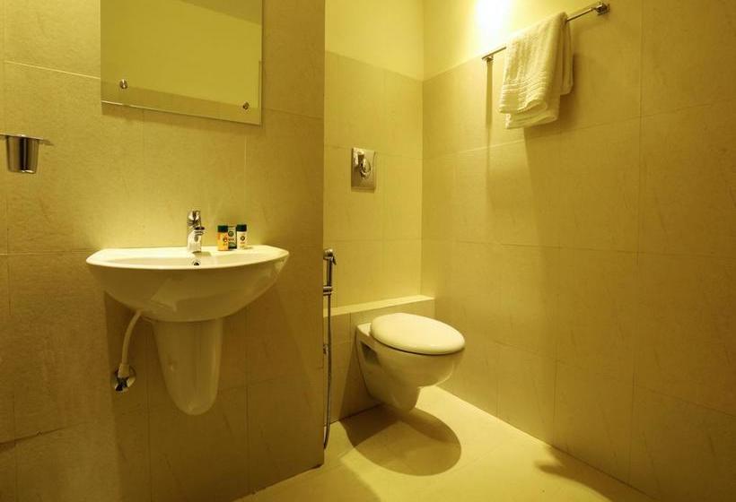 Hotel Oyo Rooms Main Road Sulthan Bathery Chungham Junction 12