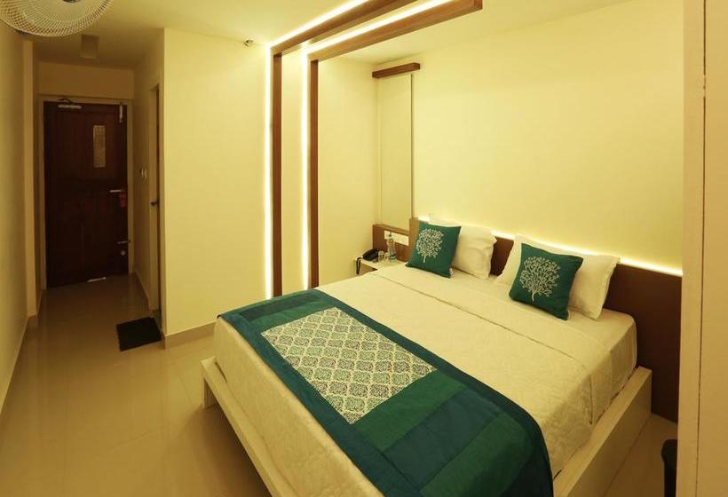 Hotel Oyo Rooms Main Road Sulthan Bathery Chungham Junction 17