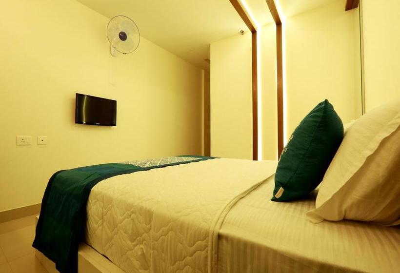 Hotel Oyo Rooms Main Road Sulthan Bathery Chungham Junction 3
