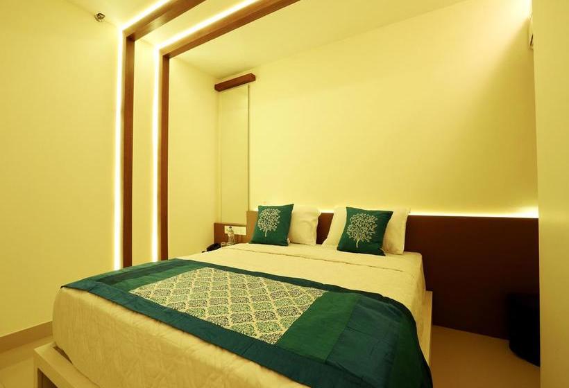 Hotel Oyo Rooms Main Road Sulthan Bathery Chungham Junction 5