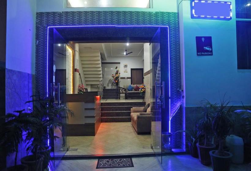 Hotel Oyo Rooms Trikuta Nagar