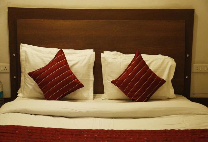 Hotel Oyo Rooms Trikuta Nagar 11