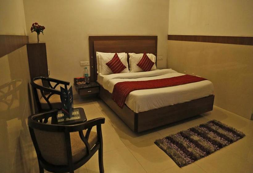 Hotel Oyo Rooms Trikuta Nagar 12