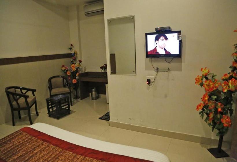 Hotel Oyo Rooms Trikuta Nagar 14