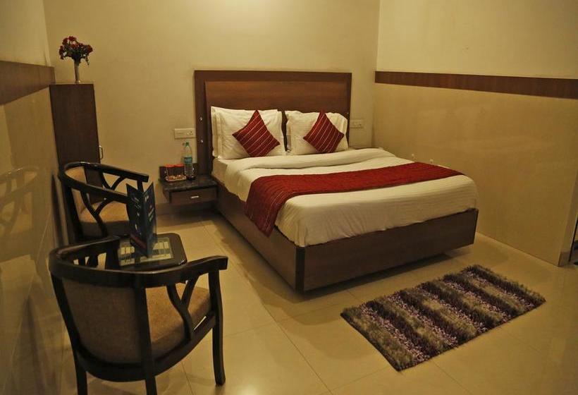 Hotel Oyo Rooms Trikuta Nagar 8