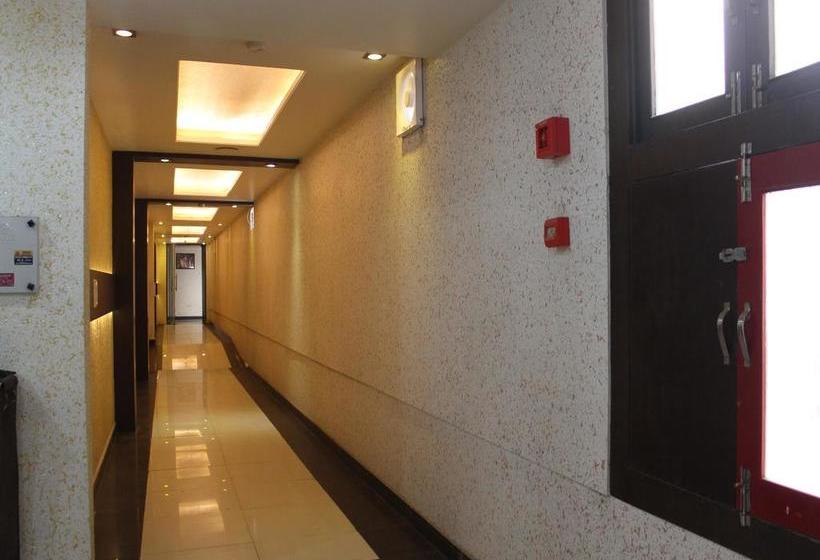 Hotel Oyo Premium Bhagwan Talkies Crossing 15