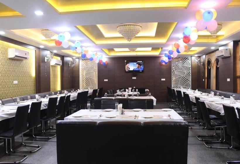 Hotel Oyo Premium Bhagwan Talkies Crossing 17