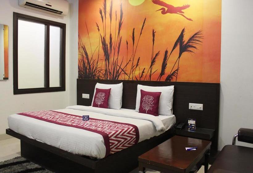 Hotel Oyo Premium Bhagwan Talkies Crossing 7