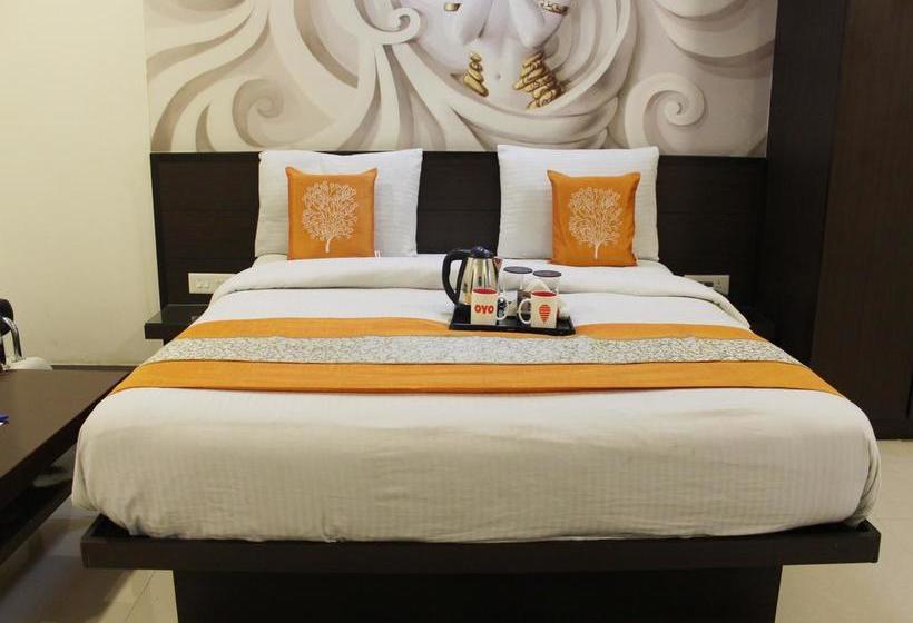 Hotel Oyo Premium Bhagwan Talkies Crossing 9