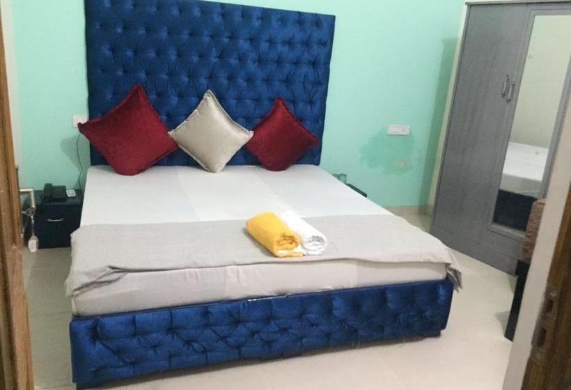 Bonfire Hostels Rishikesh 12