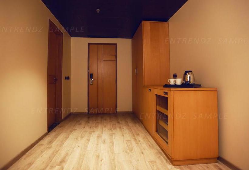 Hotel Charan Plaza Lucknow