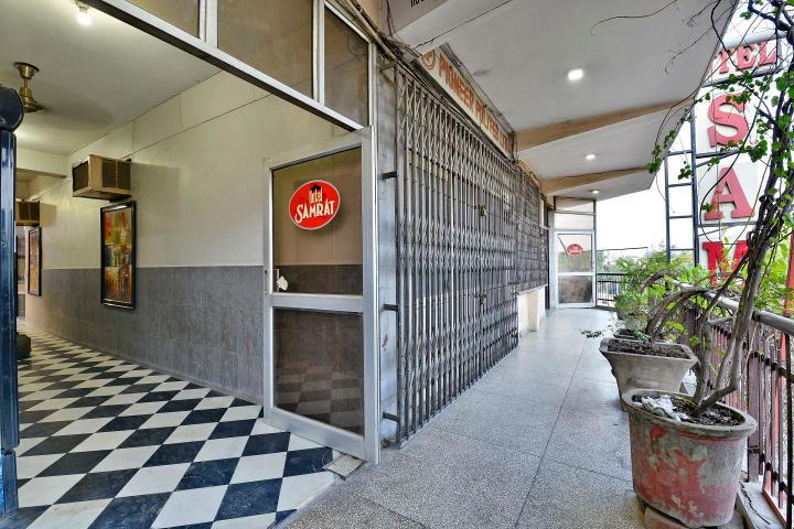 Hotel Samrat Ggn 17