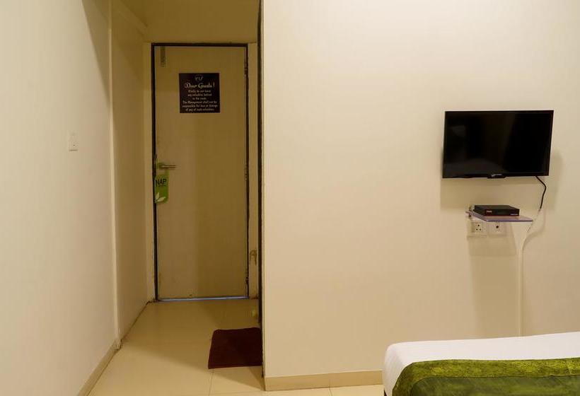 Bed and Breakfast Treebo Iris Suites 10