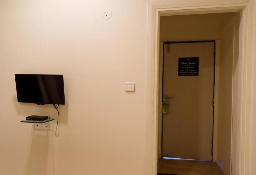 Bed and Breakfast Treebo Iris Suites 12