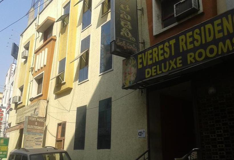Hotel Everest Residency