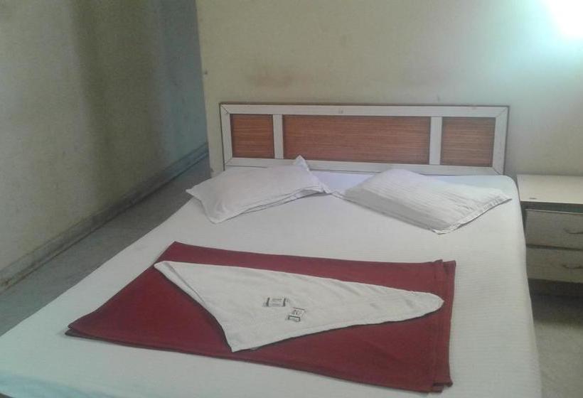 Hotel Everest Residency 3