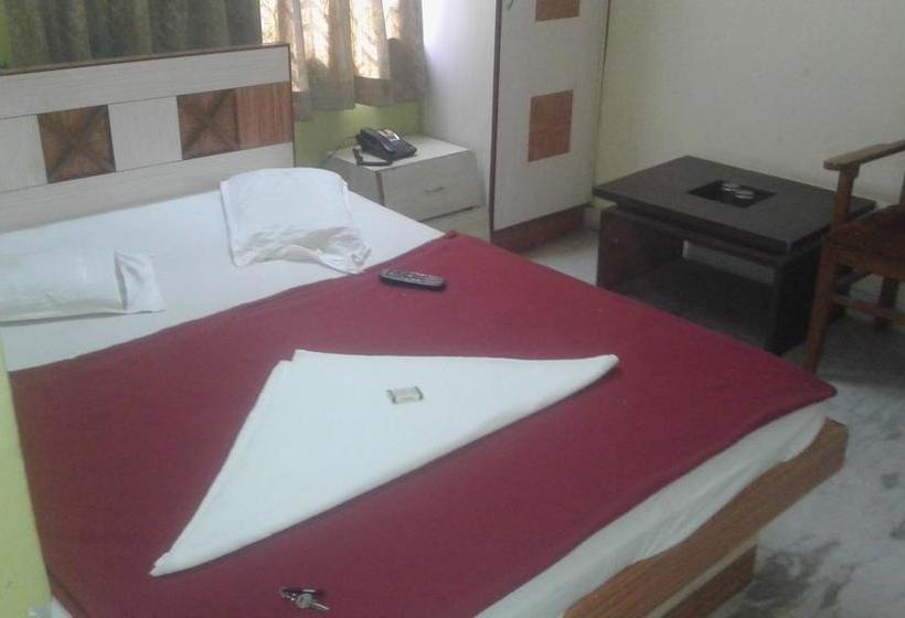 Hotel Everest Residency 4