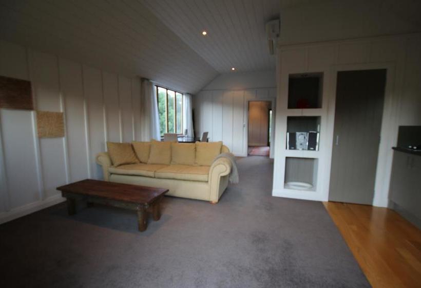 Bed and Breakfast Three Thirty 12