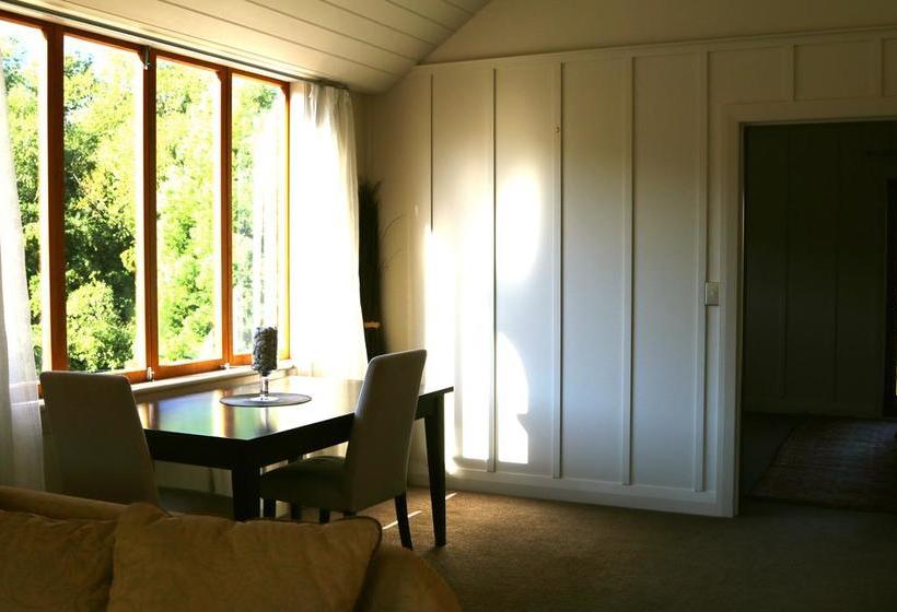 Bed and Breakfast Three Thirty 2