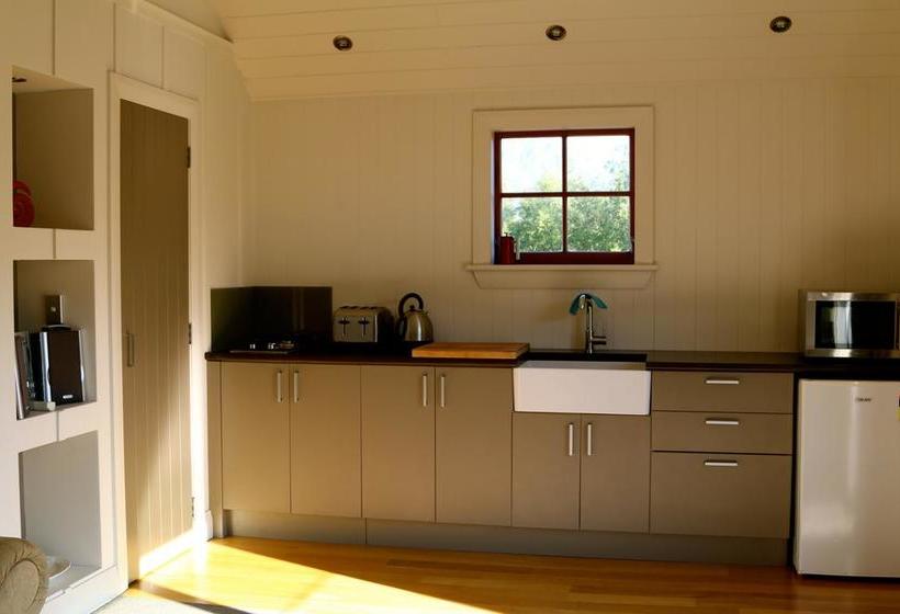 Bed and Breakfast Three Thirty 3