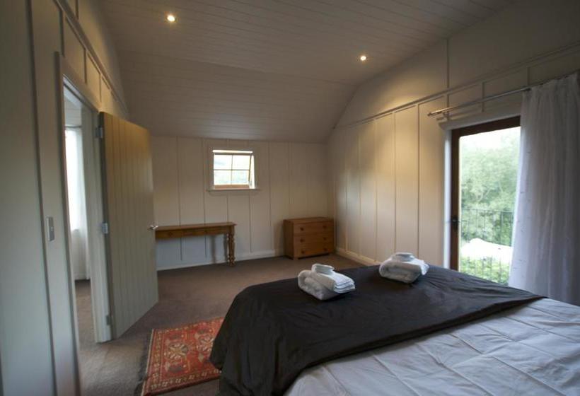 Bed and Breakfast Three Thirty 8