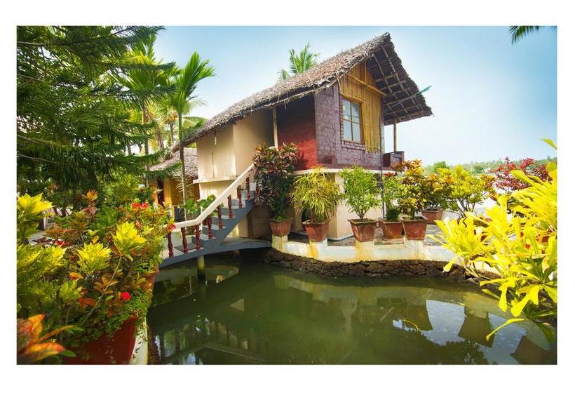 Kadalkkara Lake Resort 1