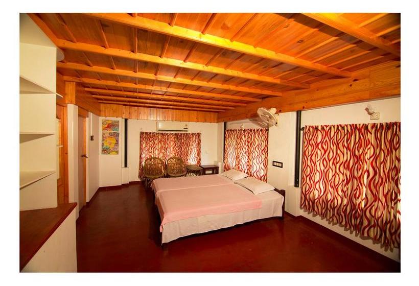 Kadalkkara Lake Resort 11