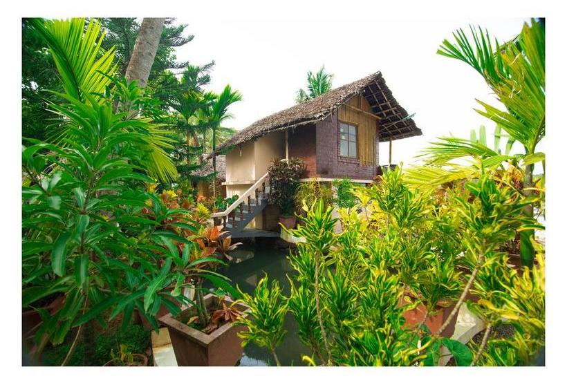 Kadalkkara Lake Resort 12