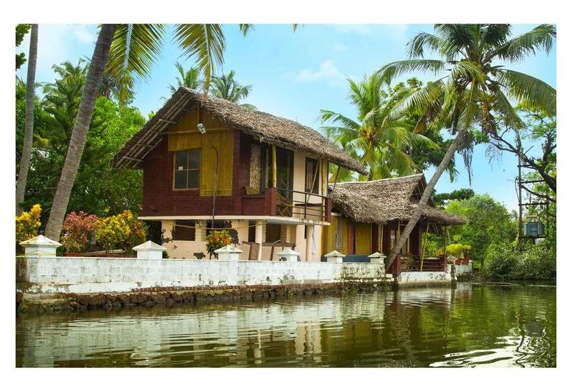 Kadalkkara Lake Resort 14