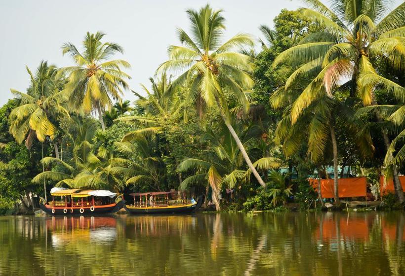 Kadalkkara Lake Resort 9