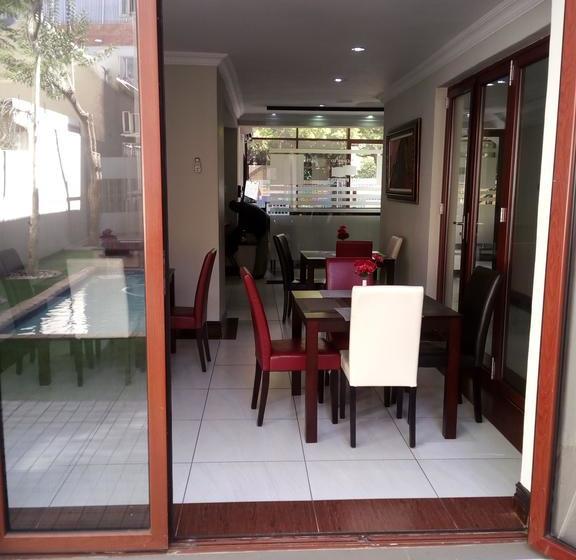 Hotel The Pillows Suite 17