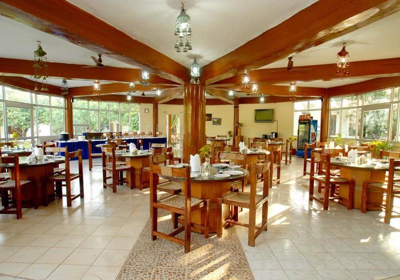 Kanwhizz Hum Tum Resort 10