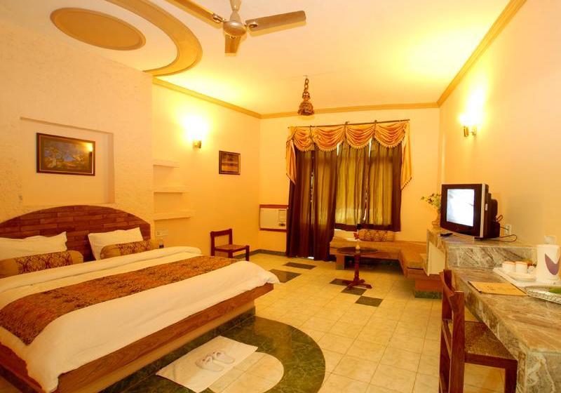 Kanwhizz Hum Tum Resort 11